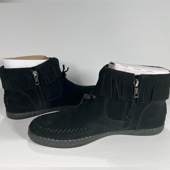 NWT UGG Size 9.5 Kennadi 🖤 Black Suede - Picture 2 of 11